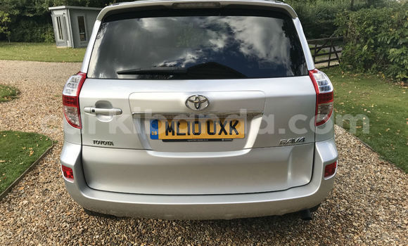 Gura Yakoze Toyota RAV4 Silver Imodoka i Kampala mu Uganda Gura Yakoze Toyota RAV4 Silver Imodoka i Kampala mu Uganda