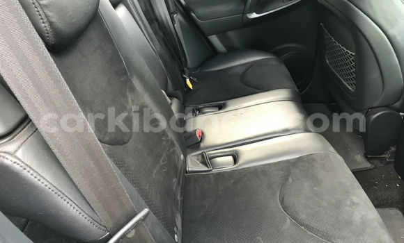 Gura Yakoze Toyota RAV4 Silver Imodoka i Kampala mu Uganda Gura Yakoze Toyota RAV4 Silver Imodoka i Kampala mu Uganda