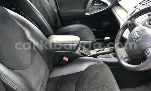 Gura Yakoze Toyota RAV4 Silver Imodoka i Kampala mu Uganda Gura Yakoze Toyota RAV4 Silver Imodoka i Kampala mu Uganda