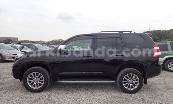 Gura Yakoze Toyota Land Cruiser Prado Black Imodoka i Kampala mu Uganda Gura Yakoze Toyota Land Cruiser Prado Black Imodoka i Kampala mu Uganda