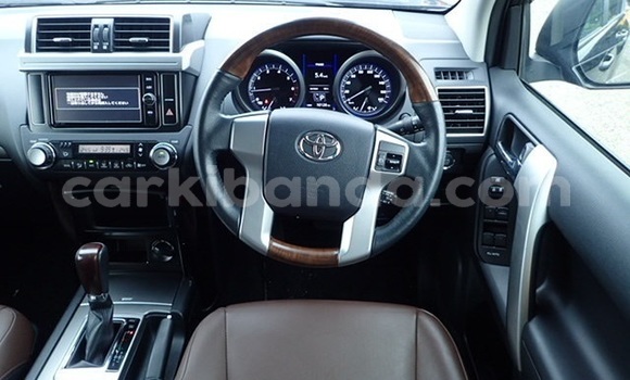 Gura Yakoze Toyota Land Cruiser Prado Black Imodoka i Kampala mu Uganda Gura Yakoze Toyota Land Cruiser Prado Black Imodoka i Kampala mu Uganda