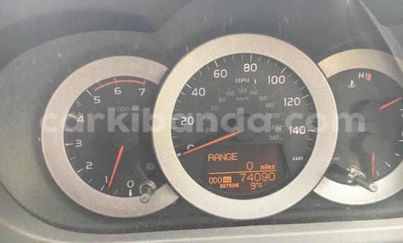Nunua Ilio tumika Toyota RAV4 Beige Gari ndani ya Kampala nchini Uganda Nunua Ilio tumika Toyota RAV4 Beige Gari ndani ya Kampala nchini Uganda