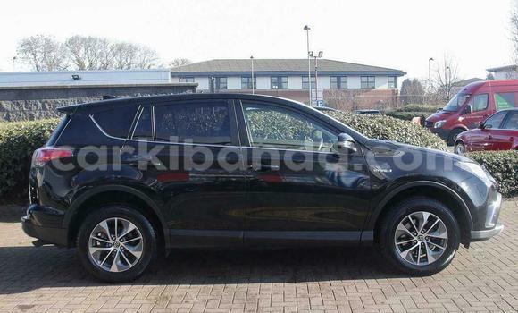 Nunua Ilio tumika Toyota RAV4 Nyeusi Gari ndani ya Kampala nchini Uganda Nunua Ilio tumika Toyota RAV4 Nyeusi Gari ndani ya Kampala nchini Uganda