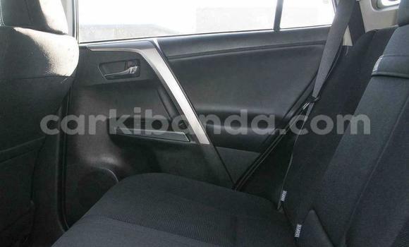 Nunua Ilio tumika Toyota RAV4 Nyeusi Gari ndani ya Kampala nchini Uganda Nunua Ilio tumika Toyota RAV4 Nyeusi Gari ndani ya Kampala nchini Uganda