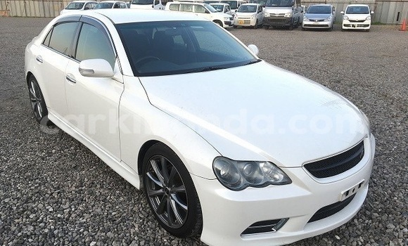 Gura Yakoze Toyota Mark X White Imodoka i Kampala mu Uganda Gura Yakoze Toyota Mark X White Imodoka i Kampala mu Uganda