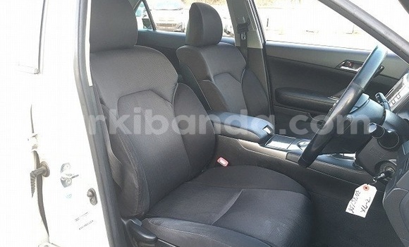 Gura Yakoze Toyota Mark X White Imodoka i Kampala mu Uganda Gura Yakoze Toyota Mark X White Imodoka i Kampala mu Uganda