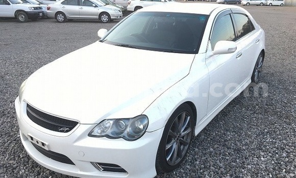 Gura Yakoze Toyota Mark X White Imodoka i Kampala mu Uganda Gura Yakoze Toyota Mark X White Imodoka i Kampala mu Uganda