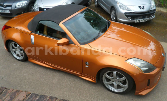 Acheter Occasion Voiture Nissan 350Z Beige à Kampala, Ouganda Acheter Occasion Voiture Nissan 350Z Beige à Kampala, Ouganda