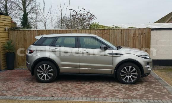 Acheter Occasion Voiture Land Rover Range Rover Evoque Beige à Kampala, Ouganda Acheter Occasion Voiture Land Rover Range Rover Evoque Beige à Kampala, Ouganda