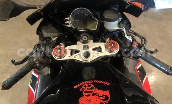 Gura Yakoze Honda CBR 1000 RR Beige Bike i Bugiri mu Eastern Gura Yakoze Honda CBR 1000 RR Beige Bike i Bugiri mu Eastern