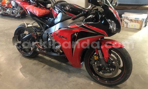 Gura Yakoze Honda CBR 1000 RR Beige Bike i Bugiri mu Eastern Gura Yakoze Honda CBR 1000 RR Beige Bike i Bugiri mu Eastern