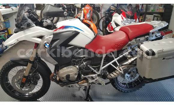 Gura Yakoze BMW GS Beige Bike i Kampala mu Uganda Gura Yakoze BMW GS Beige Bike i Kampala mu Uganda