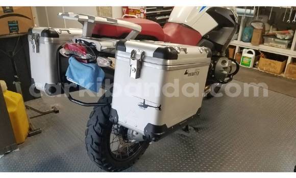 Gura Yakoze BMW GS Beige Bike i Kampala mu Uganda Gura Yakoze BMW GS Beige Bike i Kampala mu Uganda