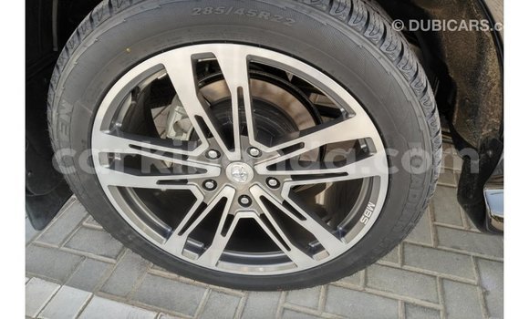 Acheter Import Voiture Toyota Land Cruiser Noir à Import - Dubai, Ouganda Acheter Import Voiture Toyota Land Cruiser Noir à Import - Dubai, Ouganda