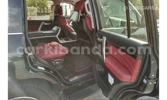 Acheter Import Voiture Toyota Land Cruiser Noir à Import - Dubai, Ouganda Acheter Import Voiture Toyota Land Cruiser Noir à Import - Dubai, Ouganda