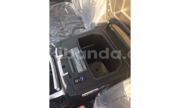 Acheter Import Voiture Toyota Land Cruiser Noir à Import - Dubai, Ouganda Acheter Import Voiture Toyota Land Cruiser Noir à Import - Dubai, Ouganda