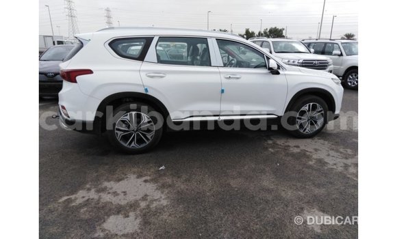 Gura Imported Hyundai Santa Fe White Imodoka i Import - Dubai mu Uganda Gura Imported Hyundai Santa Fe White Imodoka i Import - Dubai mu Uganda