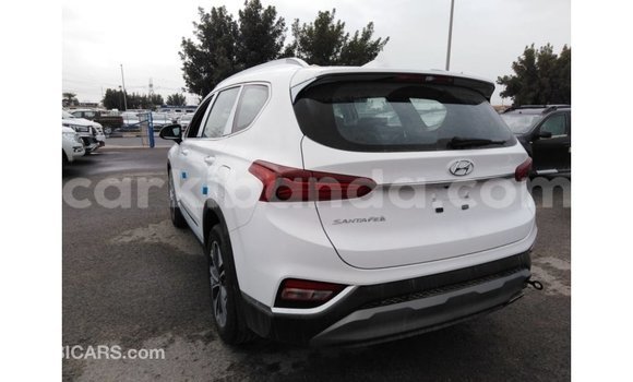 Gura Imported Hyundai Santa Fe White Imodoka i Import - Dubai mu Uganda Gura Imported Hyundai Santa Fe White Imodoka i Import - Dubai mu Uganda
