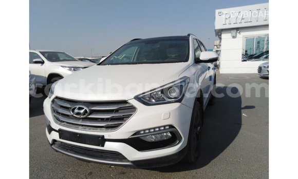 Gura Imported Hyundai Santa Fe White Imodoka i Import - Dubai mu Uganda Gura Imported Hyundai Santa Fe White Imodoka i Import - Dubai mu Uganda