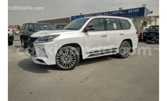 Acheter Import Voiture Lexus LX Blanc à Import - Dubai, Ouganda Acheter Import Voiture Lexus LX Blanc à Import - Dubai, Ouganda