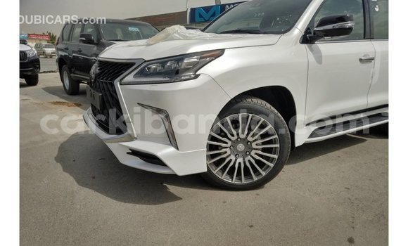 Acheter Import Voiture Lexus LX Blanc à Import - Dubai, Ouganda Acheter Import Voiture Lexus LX Blanc à Import - Dubai, Ouganda