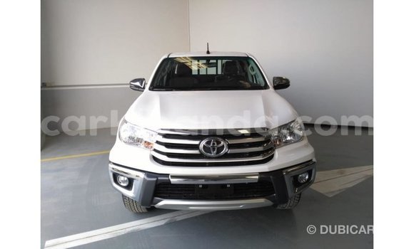 Acheter Import Voiture Toyota Hilux Blanc à Import - Dubai, Ouganda Acheter Import Voiture Toyota Hilux Blanc à Import - Dubai, Ouganda