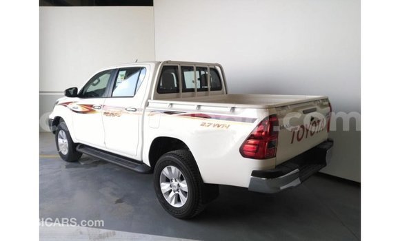 Acheter Import Voiture Toyota Hilux Blanc à Import - Dubai, Ouganda Acheter Import Voiture Toyota Hilux Blanc à Import - Dubai, Ouganda
