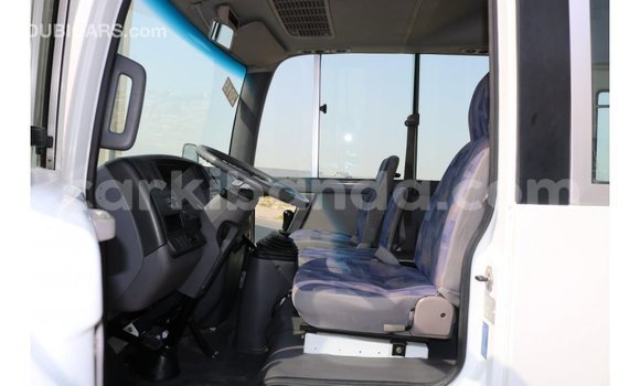 Nunua Imported Nissan Evalia Nyeupe Lori ndani ya Import - Dubai nchini Uganda Nunua Imported Nissan Evalia Nyeupe Lori ndani ya Import - Dubai nchini Uganda