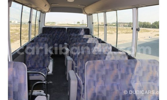 Buy Import Nissan Evalia White Truck in Import - Dubai in Uganda