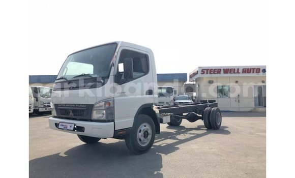 Nunua Imported Mitsubishi L400 Nyeupe Lori ndani ya Import - Dubai nchini Uganda Nunua Imported Mitsubishi L400 Nyeupe Lori ndani ya Import - Dubai nchini Uganda