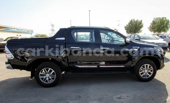 Acheter Import Voiture Toyota Hilux Noir à Import - Dubai, Ouganda Acheter Import Voiture Toyota Hilux Noir à Import - Dubai, Ouganda