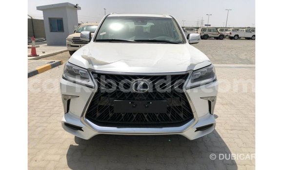 Acheter Import Voiture Lexus LX Blanc à Import - Dubai, Ouganda Acheter Import Voiture Lexus LX Blanc à Import - Dubai, Ouganda