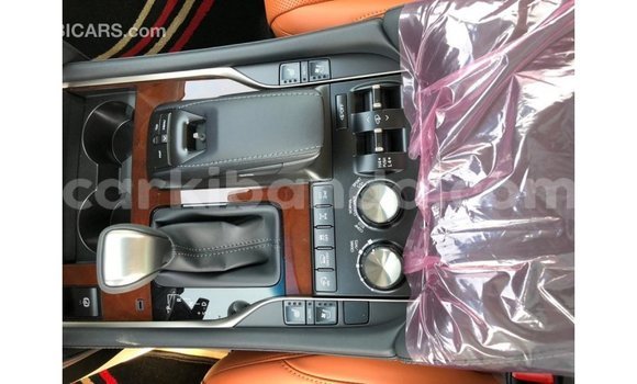 Acheter Import Voiture Lexus LX Blanc à Import - Dubai, Ouganda Acheter Import Voiture Lexus LX Blanc à Import - Dubai, Ouganda