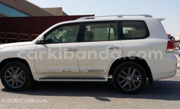 Gura Imported Toyota Land Cruiser White Imodoka i Import - Dubai mu Uganda Gura Imported Toyota Land Cruiser White Imodoka i Import - Dubai mu Uganda