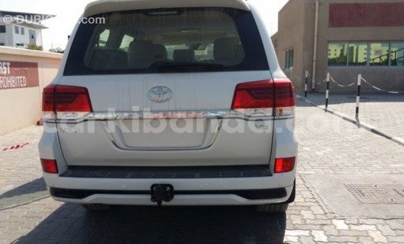 Gura Imported Toyota Land Cruiser White Imodoka i Import - Dubai mu Uganda Gura Imported Toyota Land Cruiser White Imodoka i Import - Dubai mu Uganda