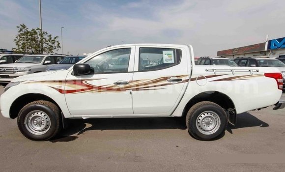 Acheter Import Voiture Mitsubishi L200 Blanc à Import - Dubai, Ouganda Acheter Import Voiture Mitsubishi L200 Blanc à Import - Dubai, Ouganda