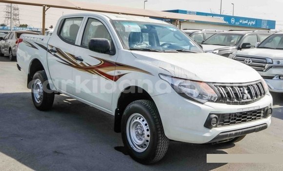 Acheter Import Voiture Mitsubishi L200 Blanc à Import - Dubai, Ouganda Acheter Import Voiture Mitsubishi L200 Blanc à Import - Dubai, Ouganda