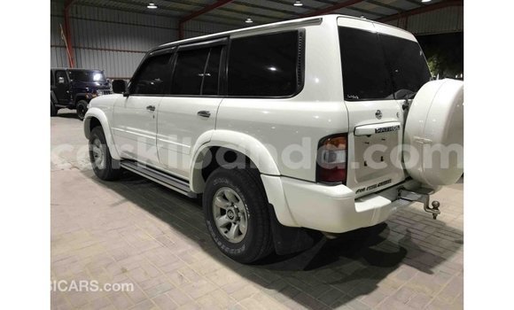 Nunua Imported Nissan Patrol Nyeupe Gari ndani ya Import - Dubai nchini Uganda Nunua Imported Nissan Patrol Nyeupe Gari ndani ya Import - Dubai nchini Uganda