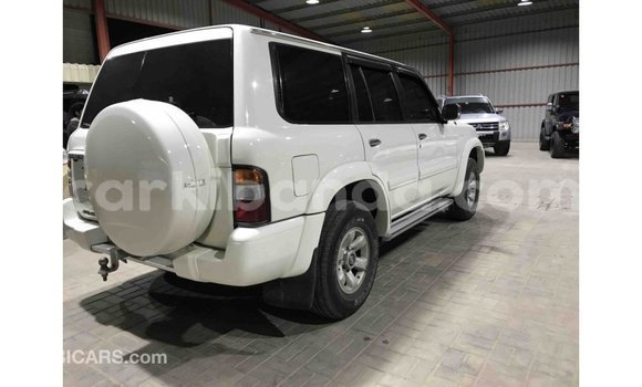 Nunua Imported Nissan Patrol Nyeupe Gari ndani ya Import - Dubai nchini Uganda Nunua Imported Nissan Patrol Nyeupe Gari ndani ya Import - Dubai nchini Uganda