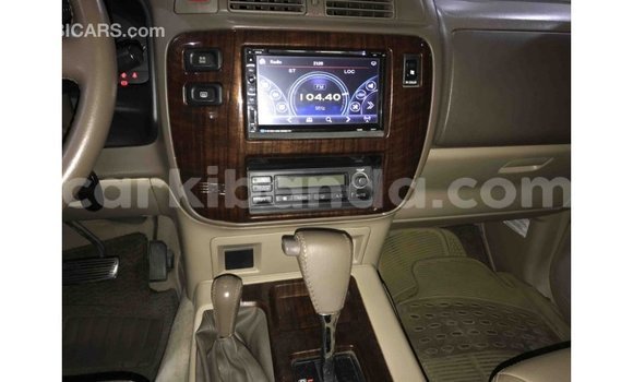 Nunua Imported Nissan Patrol Nyeupe Gari ndani ya Import - Dubai nchini Uganda Nunua Imported Nissan Patrol Nyeupe Gari ndani ya Import - Dubai nchini Uganda