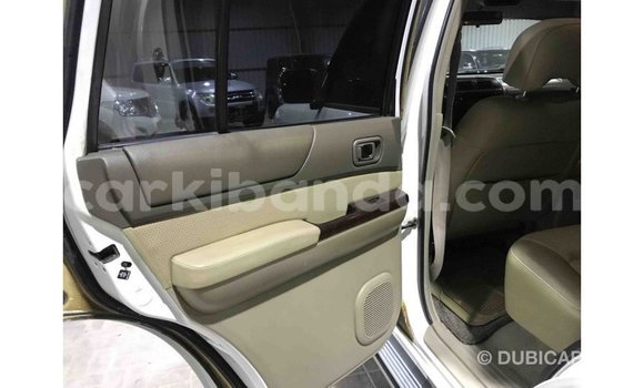 Nunua Imported Nissan Patrol Nyeupe Gari ndani ya Import - Dubai nchini Uganda Nunua Imported Nissan Patrol Nyeupe Gari ndani ya Import - Dubai nchini Uganda