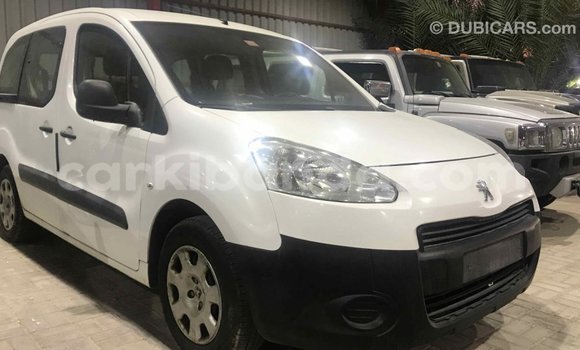 Nunua Imported Peugeot Partner Nyeupe Gari ndani ya Import - Dubai nchini Uganda Nunua Imported Peugeot Partner Nyeupe Gari ndani ya Import - Dubai nchini Uganda