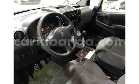 Nunua Imported Peugeot Partner Nyeupe Gari ndani ya Import - Dubai nchini Uganda Nunua Imported Peugeot Partner Nyeupe Gari ndani ya Import - Dubai nchini Uganda