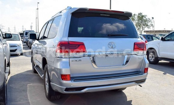 Nunua Imported Toyota Land Cruiser Nyingine Gari ndani ya Import - Dubai nchini Uganda Nunua Imported Toyota Land Cruiser Nyingine Gari ndani ya Import - Dubai nchini Uganda
