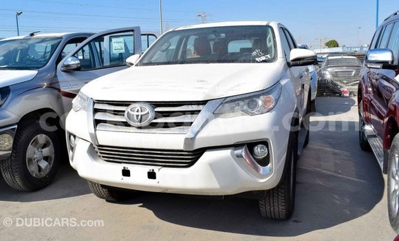 Acheter Import Voiture Toyota Fortuner Blanc à Import - Dubai, Ouganda Acheter Import Voiture Toyota Fortuner Blanc à Import - Dubai, Ouganda