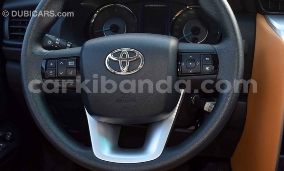Acheter Import Voiture Toyota Fortuner Blanc à Import - Dubai, Ouganda Acheter Import Voiture Toyota Fortuner Blanc à Import - Dubai, Ouganda