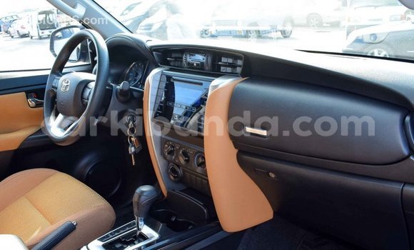 Nunua Imported Toyota Fortuner Bluu Gari ndani ya Import - Dubai nchini Uganda Nunua Imported Toyota Fortuner Bluu Gari ndani ya Import - Dubai nchini Uganda