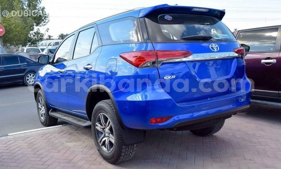 Nunua Imported Toyota Fortuner Bluu Gari ndani ya Import - Dubai nchini Uganda Nunua Imported Toyota Fortuner Bluu Gari ndani ya Import - Dubai nchini Uganda