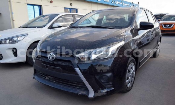 Nunua Imported Toyota Yaris Nyeusi Gari ndani ya Import - Dubai nchini Uganda Nunua Imported Toyota Yaris Nyeusi Gari ndani ya Import - Dubai nchini Uganda