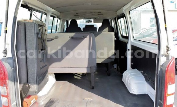 Gura Imported Toyota Hiace White Imodoka i Import - Dubai mu Uganda Gura Imported Toyota Hiace White Imodoka i Import - Dubai mu Uganda
